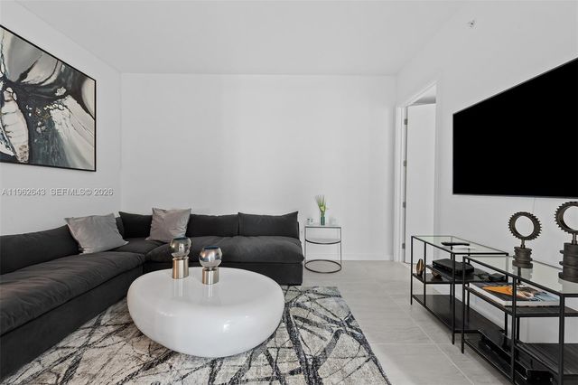 851 NE 1st Ave PH5212, Miami, FL 33132