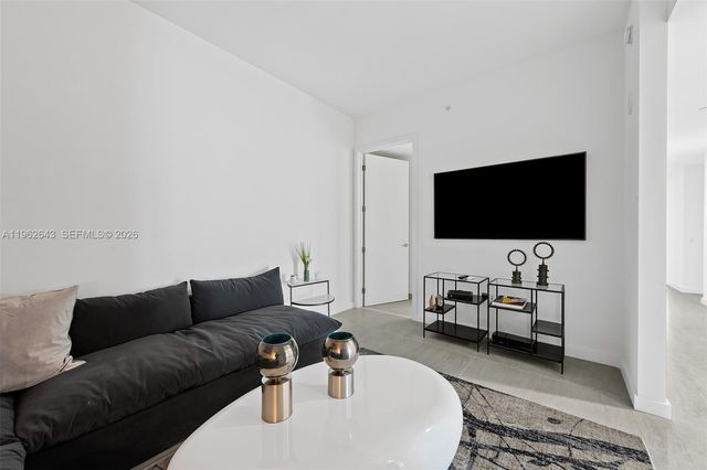 851 NE 1st Ave PH5212, Miami, FL 33132