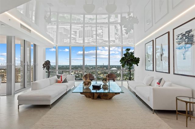 851 NE 1st Ave PH5212, Miami, FL 33132