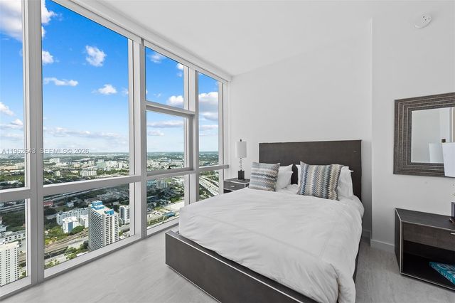 851 NE 1st Ave PH5212, Miami, FL 33132