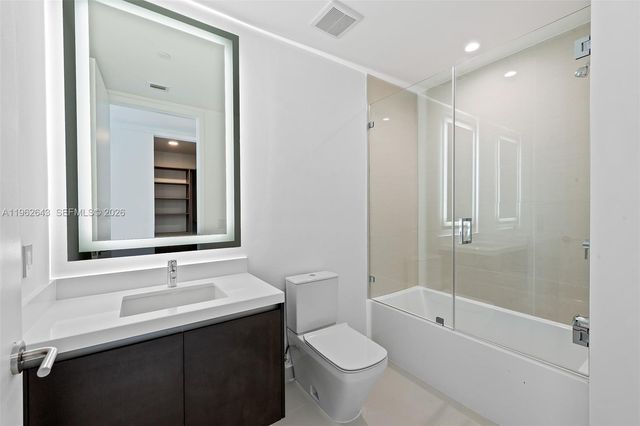 851 NE 1st Ave PH5212, Miami, FL 33132