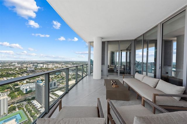 851 NE 1st Ave PH5212, Miami, FL 33132