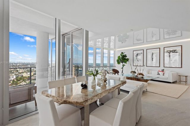 851 NE 1st Ave PH5212, Miami, FL 33132