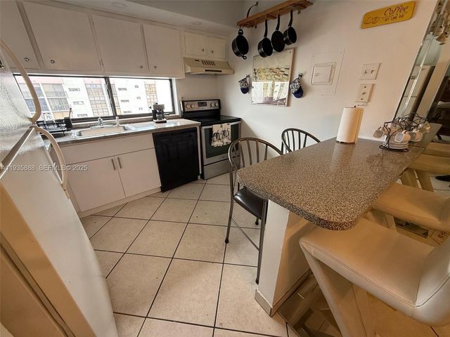 17011 N Bay Rd 1007, Sunny Isles Beach, FL 33160