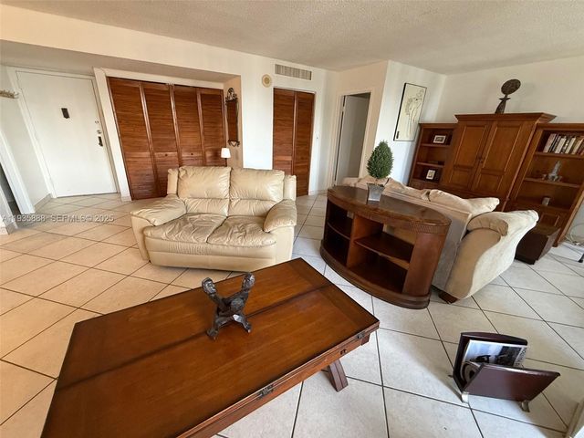 17011 N Bay Rd 1007, Sunny Isles Beach, FL 33160