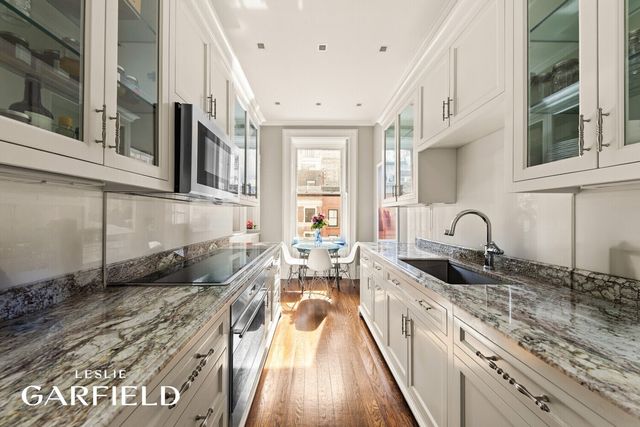 9 E 63RD Street, New York City, NY 10065