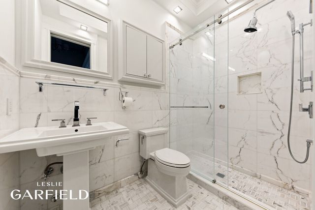 9 E 63RD Street, New York City, NY 10065