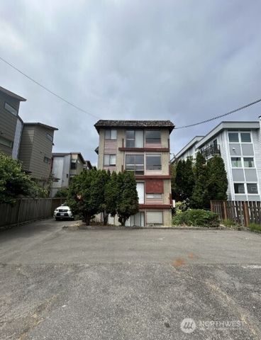 5916 California Avenue SW, Seattle, WA 98136