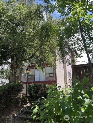5916 California Avenue SW, Seattle, WA 98136