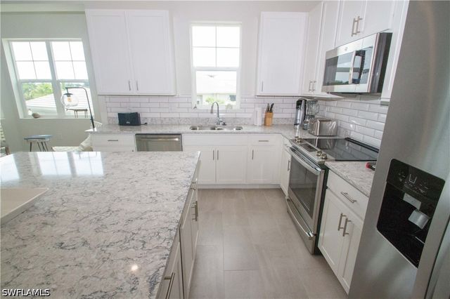 163 Indies DR E 106, Naples, FL 34114