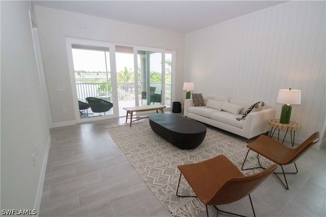 163 Indies DR E 106, Naples, FL 34114