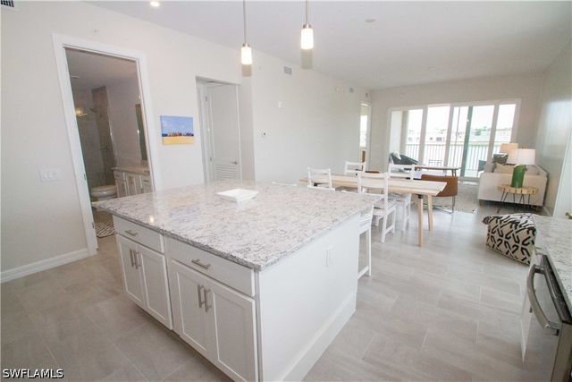163 Indies DR E 106, Naples, FL 34114