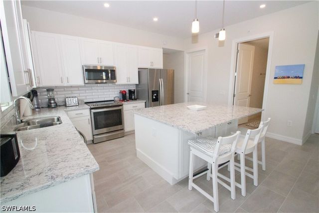 163 Indies DR E 106, Naples, FL 34114