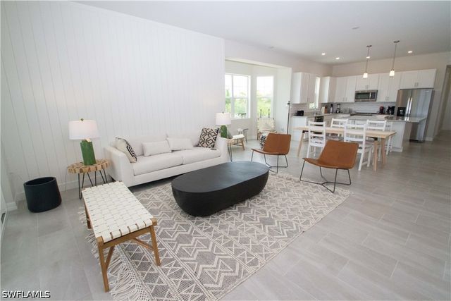 163 Indies DR E 106, Naples, FL 34114