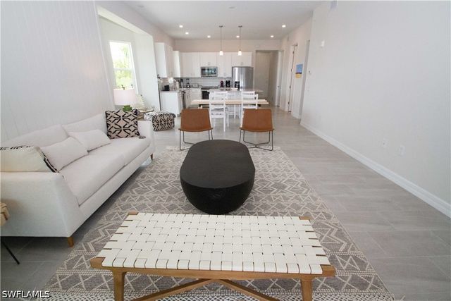 163 Indies DR E 106, Naples, FL 34114