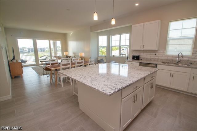 163 Indies DR E 106, Naples, FL 34114