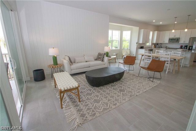 163 Indies DR E 106, Naples, FL 34114
