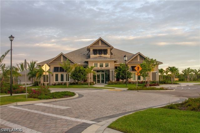 163 Indies DR E 106, Naples, FL 34114