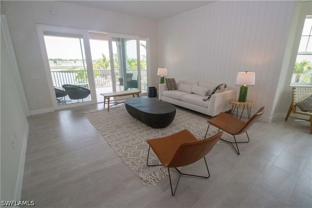 163 Indies DR E 106, Naples, FL 34114