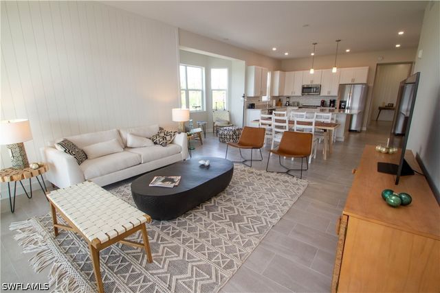 163 Indies DR E 106, Naples, FL 34114