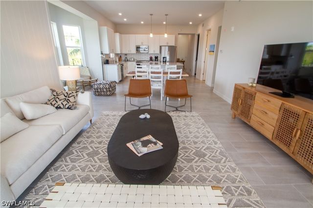 163 Indies DR E 106, Naples, FL 34114