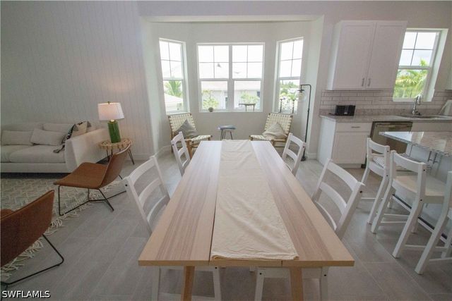 163 Indies DR E 106, Naples, FL 34114
