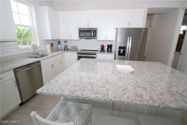 163 Indies DR E 106, Naples, FL 34114