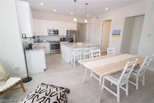163 Indies DR E 106, Naples, FL 34114