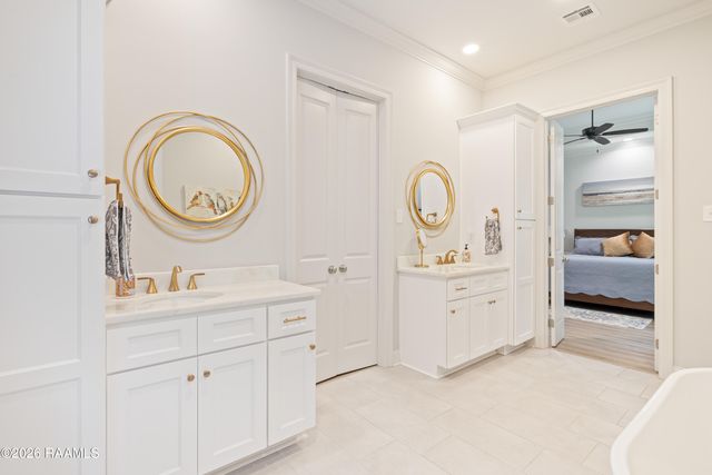 220 Treescape Drive, Lafayette, LA 70508