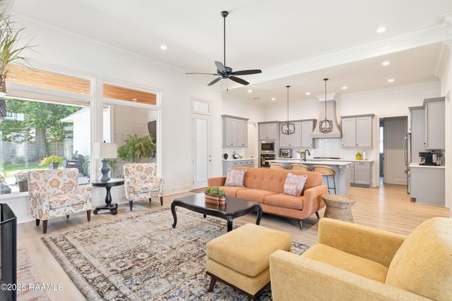 220 Treescape Drive, Lafayette, LA 70508