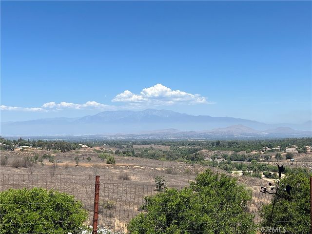 16571 Mockingbird Canyon, Riverside, CA 92504