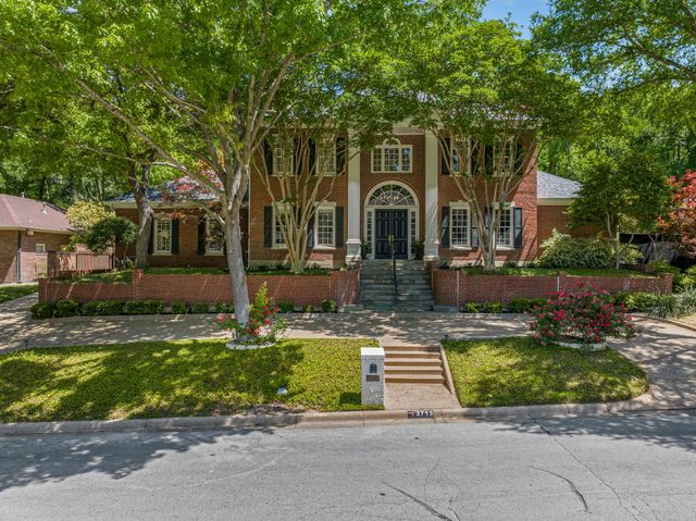 3713 Black Canyon Road, Fort Worth, TX 76109