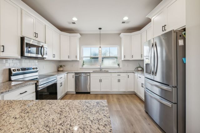 3209 Bootknife Dr, Bell Buckle, TN 37020