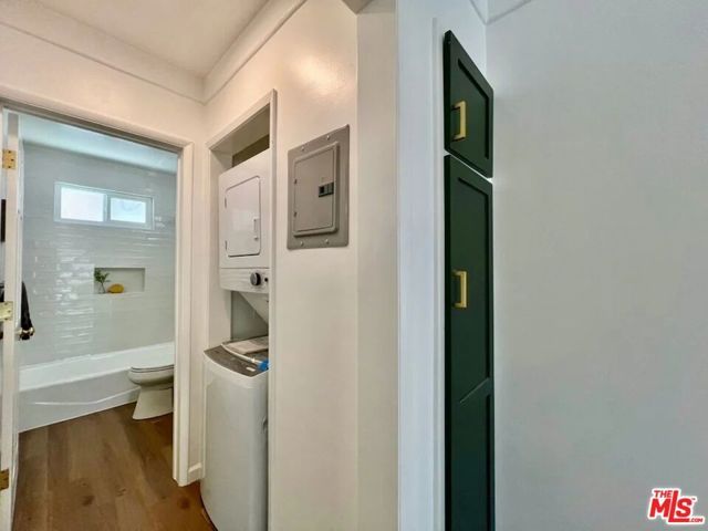 5819 Carlton Way 8, Los Angeles, CA 90028