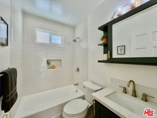 5819 Carlton Way 8, Los Angeles, CA 90028