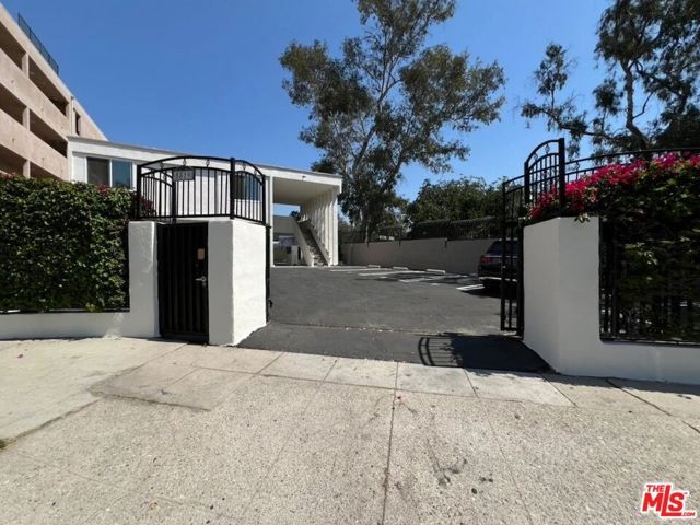 5819 Carlton Way 8, Los Angeles, CA 90028