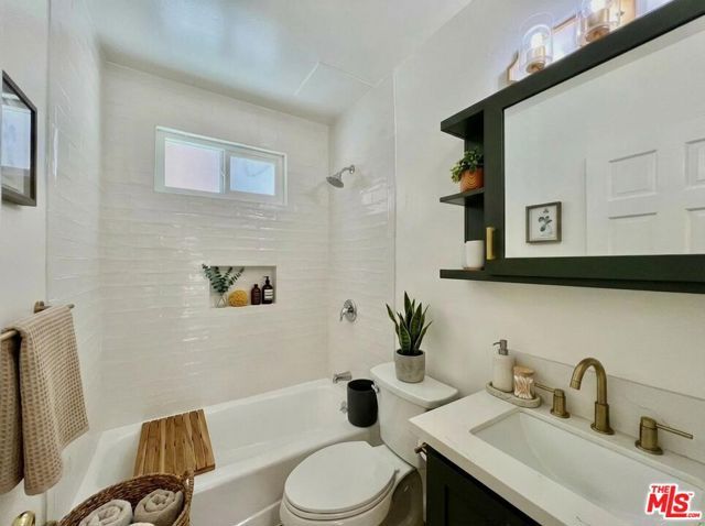 5819 Carlton Way 8, Los Angeles, CA 90028