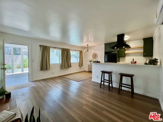 5819 Carlton Way 8, Los Angeles, CA 90028