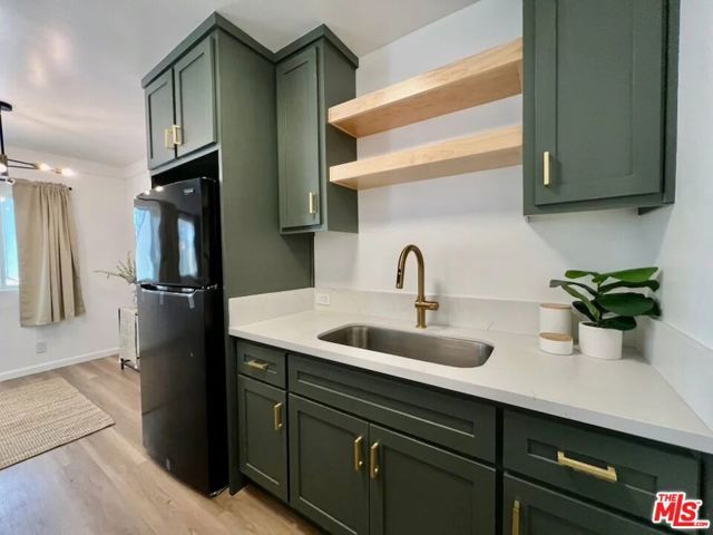5819 Carlton Way 8, Los Angeles, CA 90028