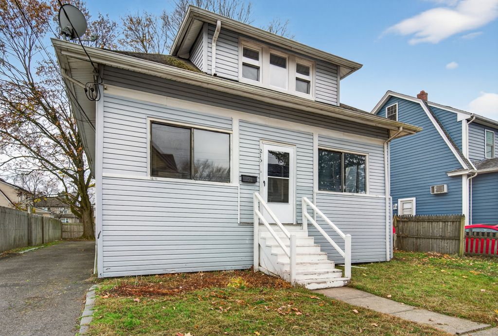 215 Overland Avenue, Bridgeport, CT 06606