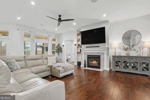 1984 Clovercroft Road NW, Acworth, GA 30101