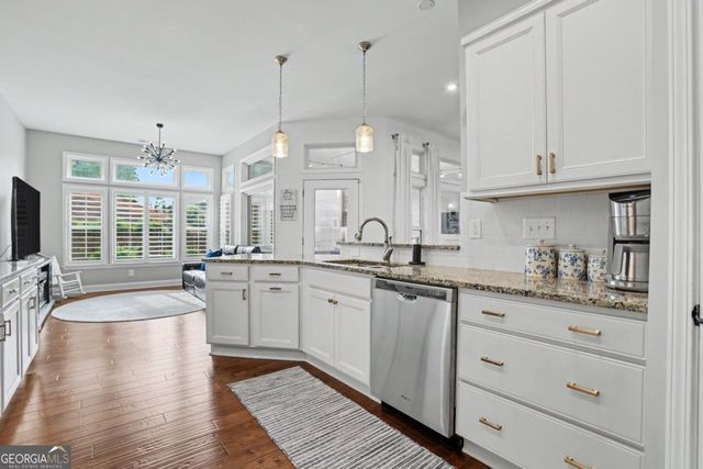 1984 Clovercroft Road NW, Acworth, GA 30101