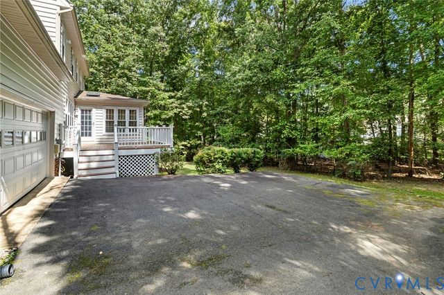 5800 Maple Brook Dr, Chesterfield, VA 23112