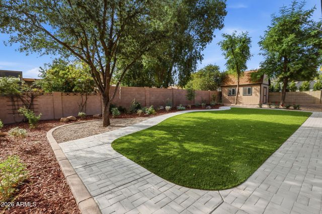 2537 E LUPINE Avenue, Phoenix, AZ 85028