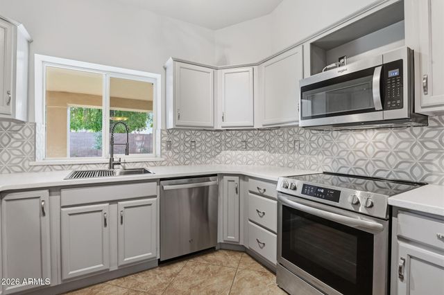 2537 E LUPINE Avenue, Phoenix, AZ 85028