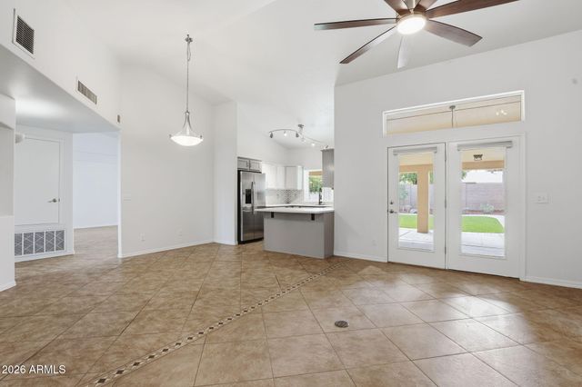 2537 E LUPINE Avenue, Phoenix, AZ 85028