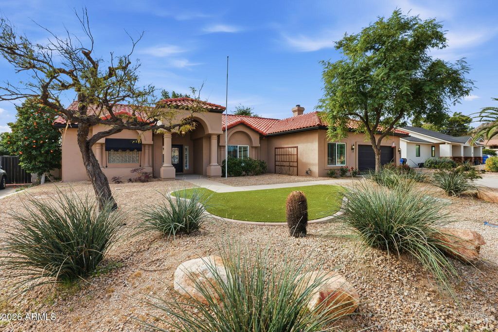 2537 E LUPINE Avenue, Phoenix, AZ 85028