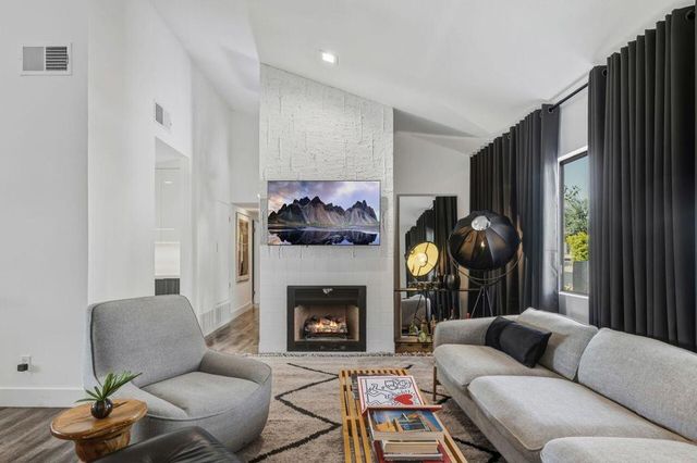 2113 Sunshine Way, Palm Springs, CA 92264