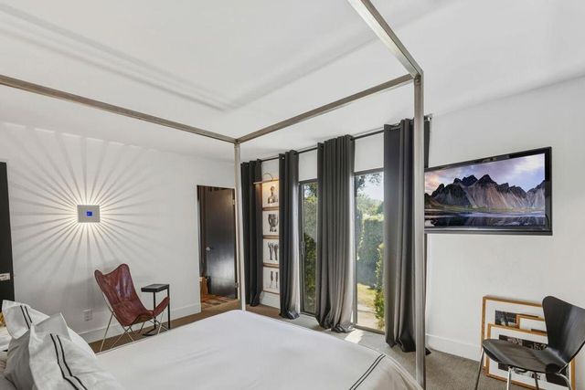 2113 Sunshine Way, Palm Springs, CA 92264