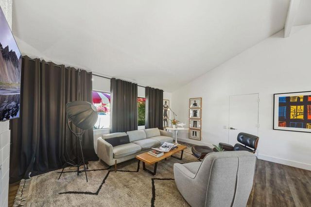 2113 Sunshine Way, Palm Springs, CA 92264